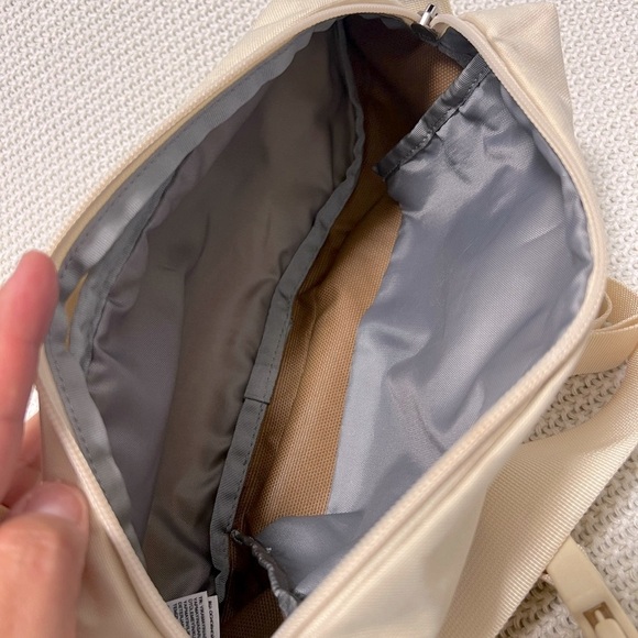 The North Face Belt Bag Versatile and Durable - Picture 7 of 14